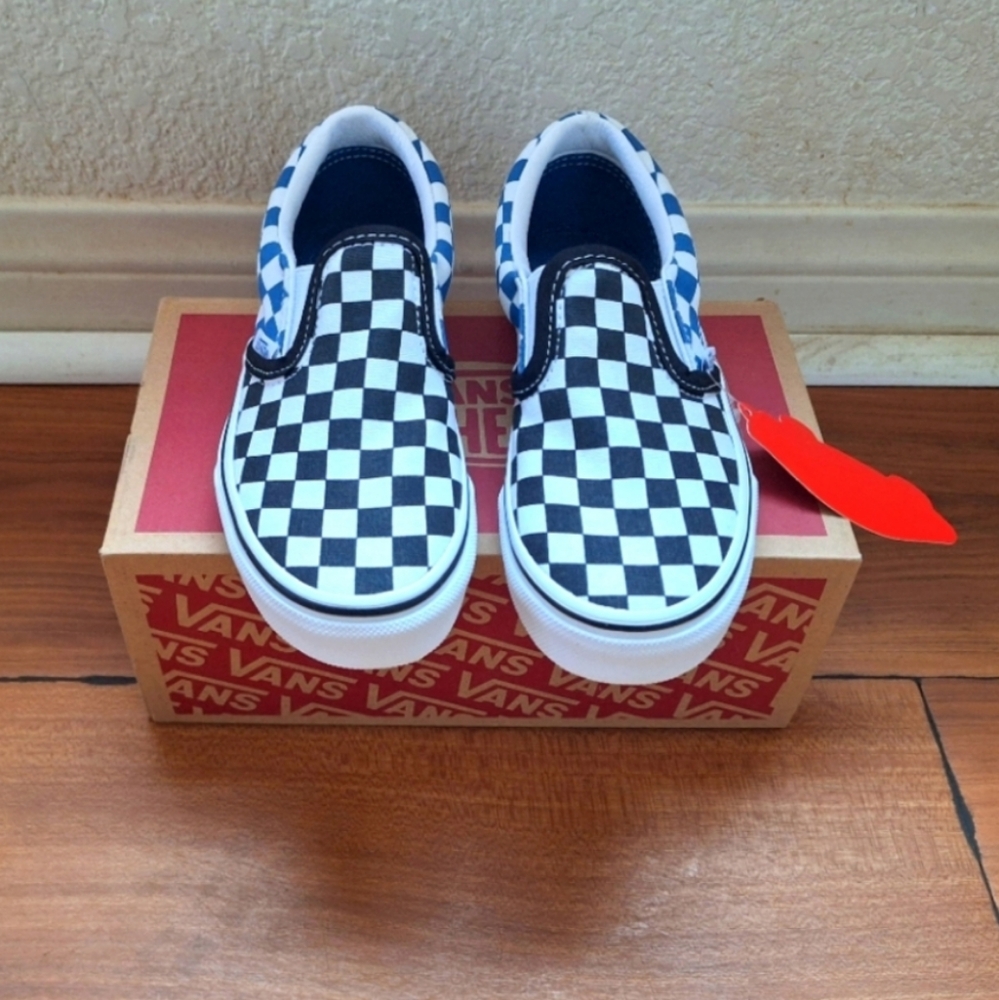 Vans - Picture 2 of 8